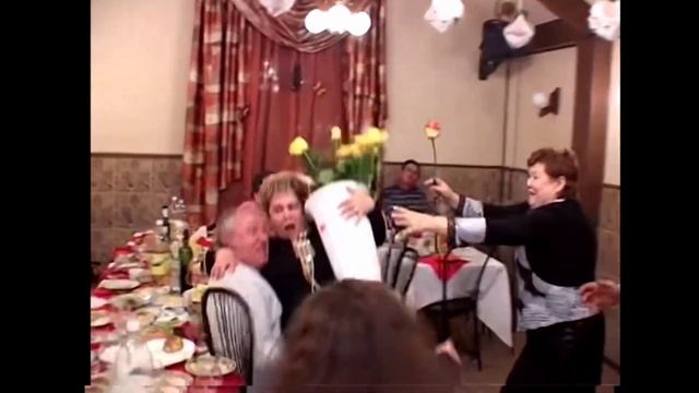 Люди Падают! ‣ Подборка видео где люди падают по разным причинам! смотреть онлайн