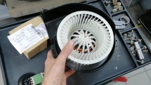 Skoda FABIA снятие приточного вентилятора салона.