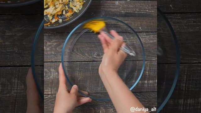 Рецепт заливного пирога с капустой, рисом и яйцами