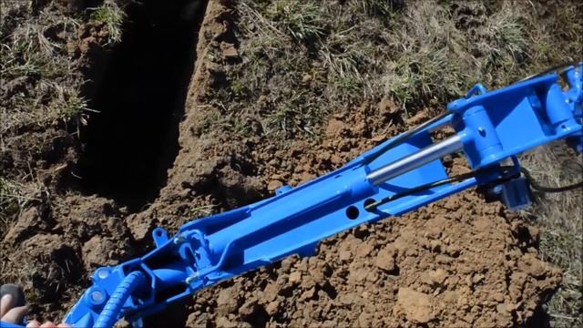 Экскаватор для минипогрузчика MultiOne смотреть онлайн