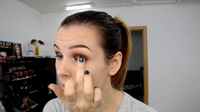 Использование кремовых и гелевых текстур в макияже.Видео-урок по созданию вечернего макияжа смотреть онлайн