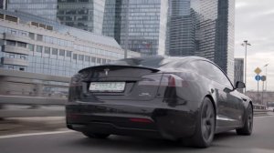 Честный разговор о Tesla Plaid: подробный обзор, дизайн, разгон, удобство, изменения новой модели