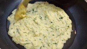 Пицца из кабачка на сковороде!! Простой рецепт вкусной и полезной пиццы!! Кабачковая пицца быстро!!