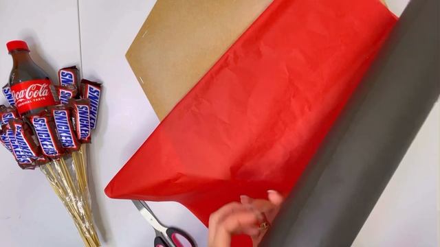 Букет из кока-кола и конфет. Сладкий букет своими руками для парня. DIY