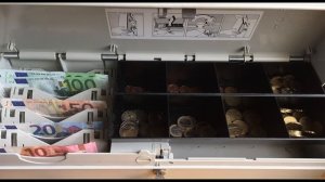 Звуки кассы с деньгами