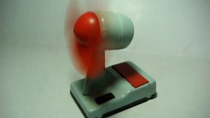 Игрушечный вентилятор работает.MPG