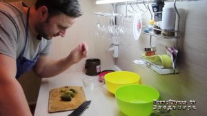 Салат с мясом и маринованным луком