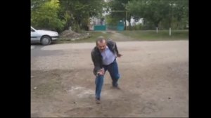 Алкаши танцуют. Слабонервным не смотреть
