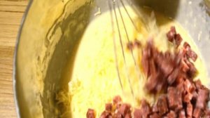 Закусочный кекс с сыром и колбасой