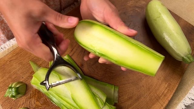 Schneiden Sie einfach Zucchini für dieses unglaublich leckere und gesunde Gericht! Low-Carb-Rezept! смотреть онлайн