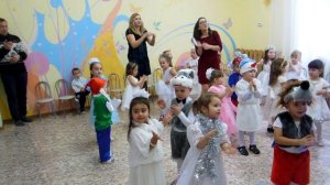 Танец "Малыши-карандаши" в младшей группе на Новый год
