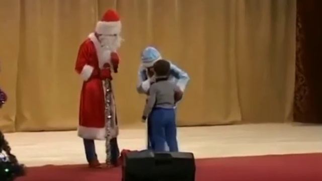 пацан послал деда мороза смотреть онлайн