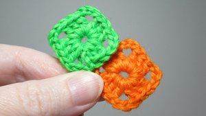 Как связать крючком маленький квадратик. Видеоурок для начинающих