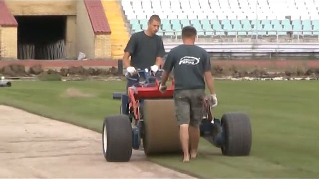 Обустройство стадиона «Авангард» - укладка газона смотреть онлайн