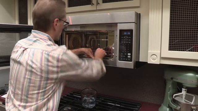 How To Cleaning Your Microwave Interior смотреть онлайн