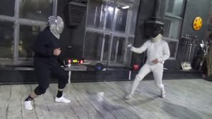 Шпага уколы в руку