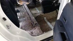 Шумоизоляция пола авто в Тюнинг ателье SkyTrak