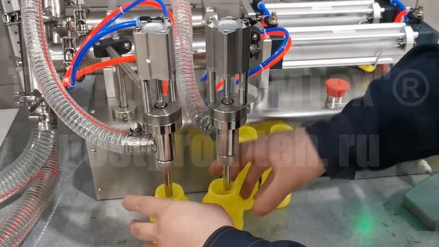 Объемно-поршневой дозатор для фасовки мягкого крема. Фасовочное оборудование. Розлив в банку. смотреть онлайн