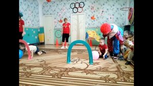 Игры в детском саду с Клоуном и Незнайкой