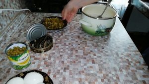 готовим салат из шпрот