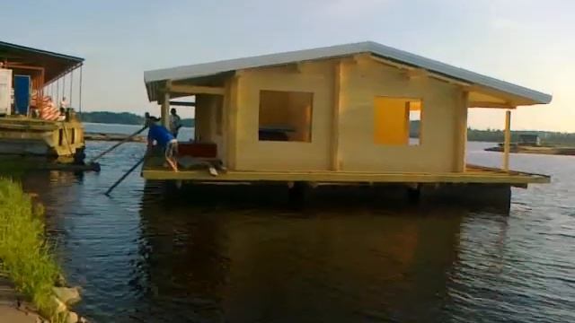 Хаусбот концепт. Хаусбот тримаран. Плавательный дом. Плавдома на понтонах. Плавающий дом проекты.