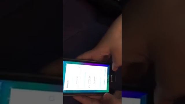 Как подключить  колонку через блютуз.