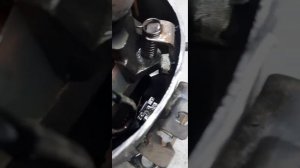 Одна из причин почему гремит компрессор домашнего холодильника