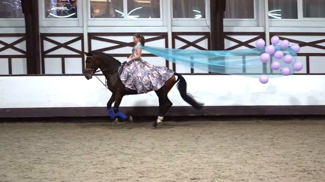 Конный номер легко и зрелищно. Онлайн школа Эклектика смотреть онлайн