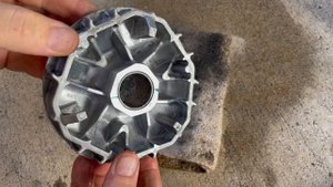 Honda PCX 125 - CVT Removal / Installation - Variator, Clutch, Drive Belt, Rollers