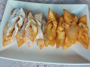 Бюни (сдобный аналог хвороста)