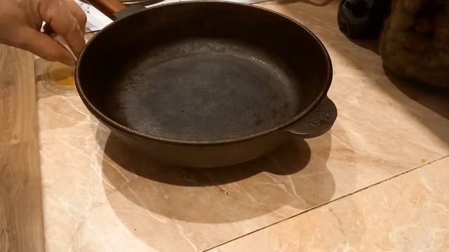 Новая сковорода чугунная. Подготовка к эксплуатации. смотреть онлайн