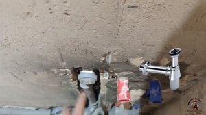 Правильный подвод труб к маленькой раковине