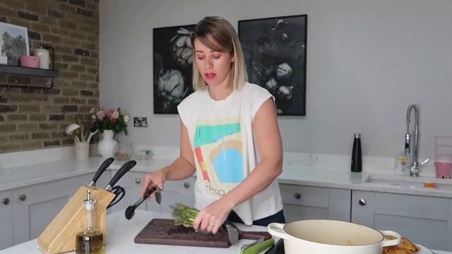 CREAMY ONE POT CHICKEN ORZO | ONE POT DINNER |KERRY WHELPDALE смотреть онлайн