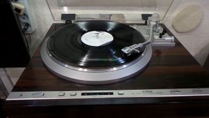 Необычайная воздушность на ламповом фонокорректоре. (P.F. The Wall. In the Flash)