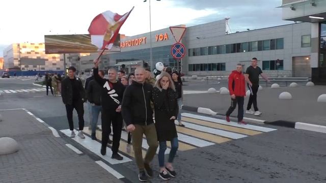 РУССКИЕ СОЛДАТЫ ВОЗВРАЩАЮТСЯ ДОМОЙ СО СПЕЦ ОПЕРАЦИИ смотреть онлайн