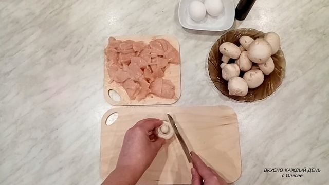 КУРИНЫЙ СУП С ГРИБАМИ! Очень вкусный рецепт/Soup with mushrooms and chicken смотреть онлайн