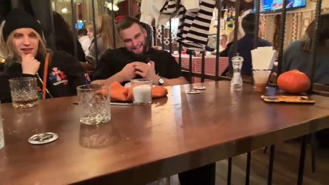 САМЫЙ УГАРНЫЙ СТРИМ ХОЗЯЕВ/ХОЗЯЕВА НАВЕЛИ СУЕТЫ В РЕСТОРАНЕ/КОРЕШ,ЭКСАЙЛ,КОСТЯ,КУЕРТОВ,САНЯ