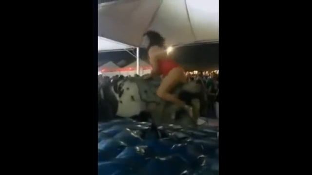 Верхом на быке смотреть онлайн