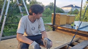Готовим место для пчел на крыше курятника. Мини пасека на крыше.