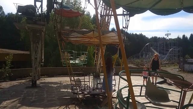 Заброшенный парк аттракционов в городе Электренай в Литве.
