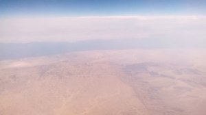 Полет над пустыней, вид из самолета
