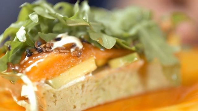 Как похудеть? К чему приводит рассеянность внимания во время еды? смотреть онлайн