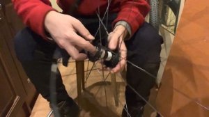 Как разобрать, собрать переднюю втулку DT swiss 350 и поменять подшипники/ disassemble DT swiss 350