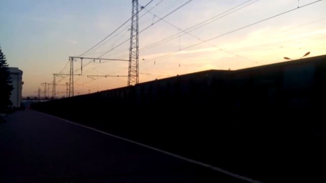 ВЛ11.8-715 с грузовым поездом на станции Тула-1 смотреть онлайн