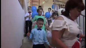 _Прощальный танец-уход на выпускной с шарами_ в д_с (10гр.).mp4