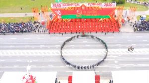 Эффектно почётный караул Минск. Очень красиво, упражнения на параде военных.