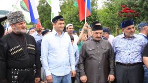 Джамаат Хунзахского района на зиярате наиба и преемника Имама Шамиля.