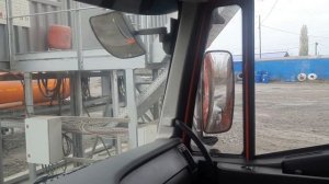 обед самасвальщиков,сливаем битум на абз.