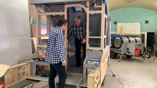 ? ШАГ НОВАТОРА / Борис Голубцов / Ультра компактный дом на колесах смотреть онлайн