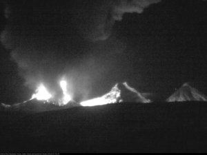 Вулкан Безымянный. Пепловый выброс на высоту ~15 км над уровнем моря. 2019-03-15 17:11 UTC.